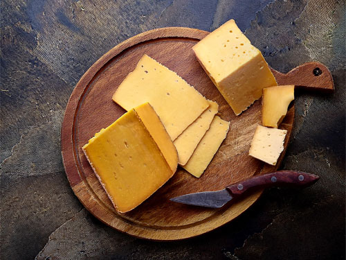 image of edam cheese.