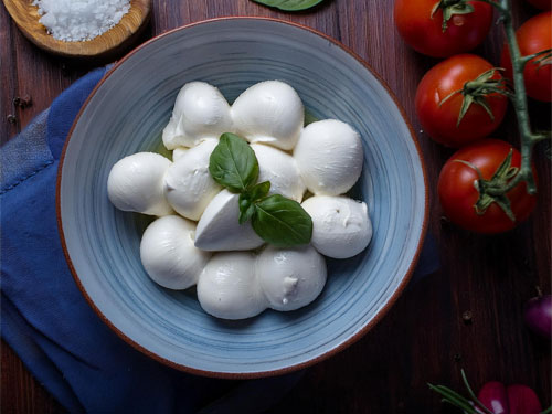 image of mozzarella cheese.